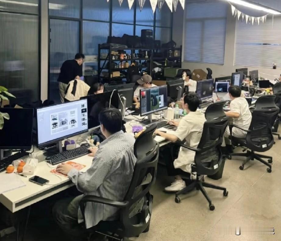 公司某个项目组在加班加点把项目交付后，现在只需要20%的人负责后期的维保就够了，