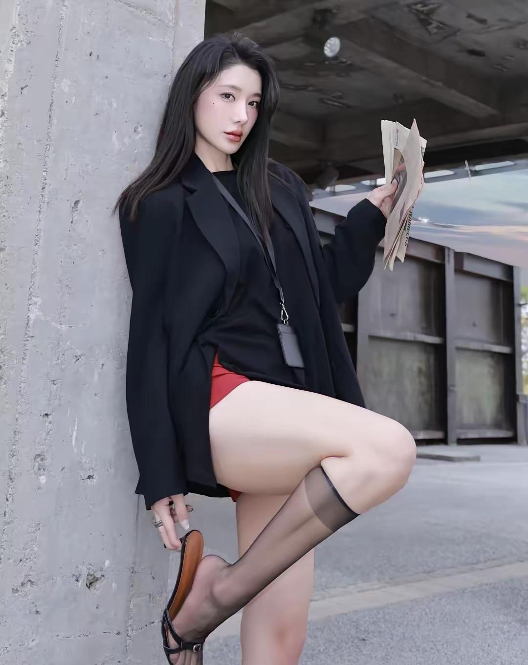 “奔驰不买就哭”冲上热搜，评论区炸锅：网友@小北留言“我妈也这样，最后把房子首付