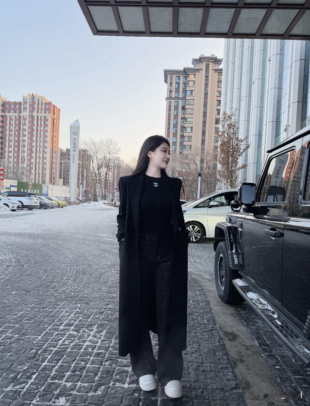 美女的魅力能有多大？参加活动时，会成为焦点人物。