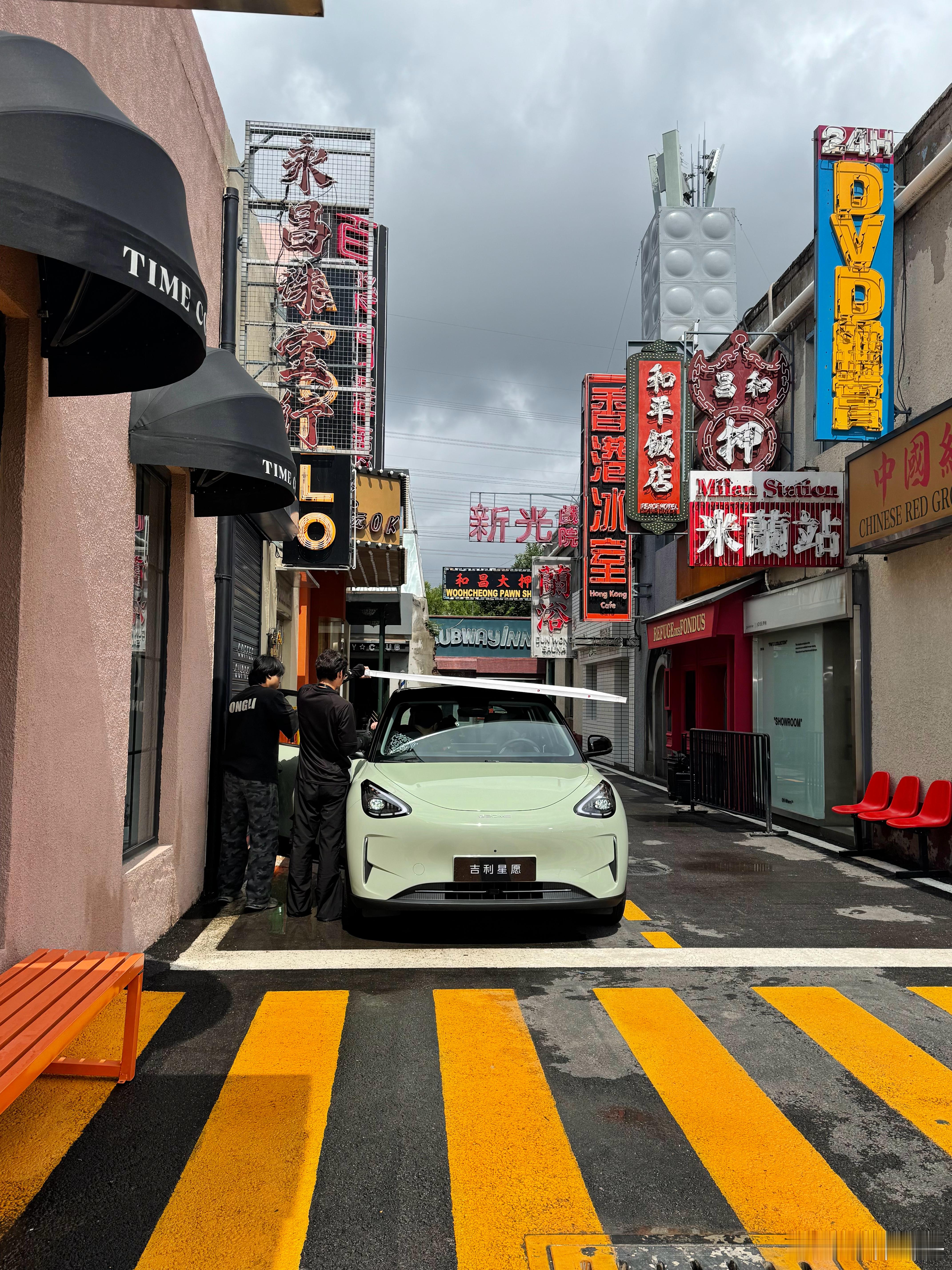 这街道和我去年去香港差不多啊[doge][doge][doge]汽车​​​