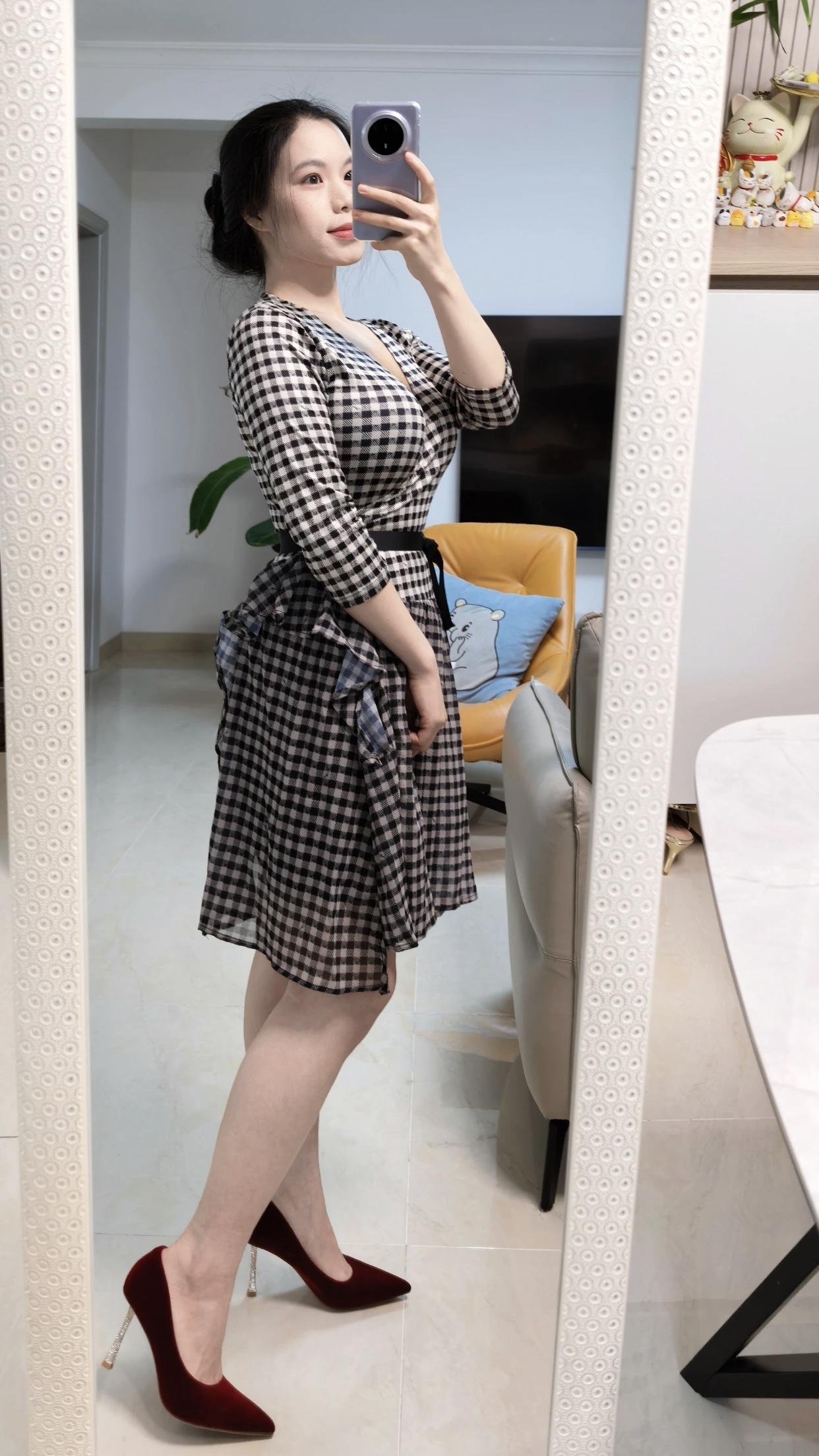 美女们快来分享自己的穿搭吧！多关注时尚资讯获取灵感。