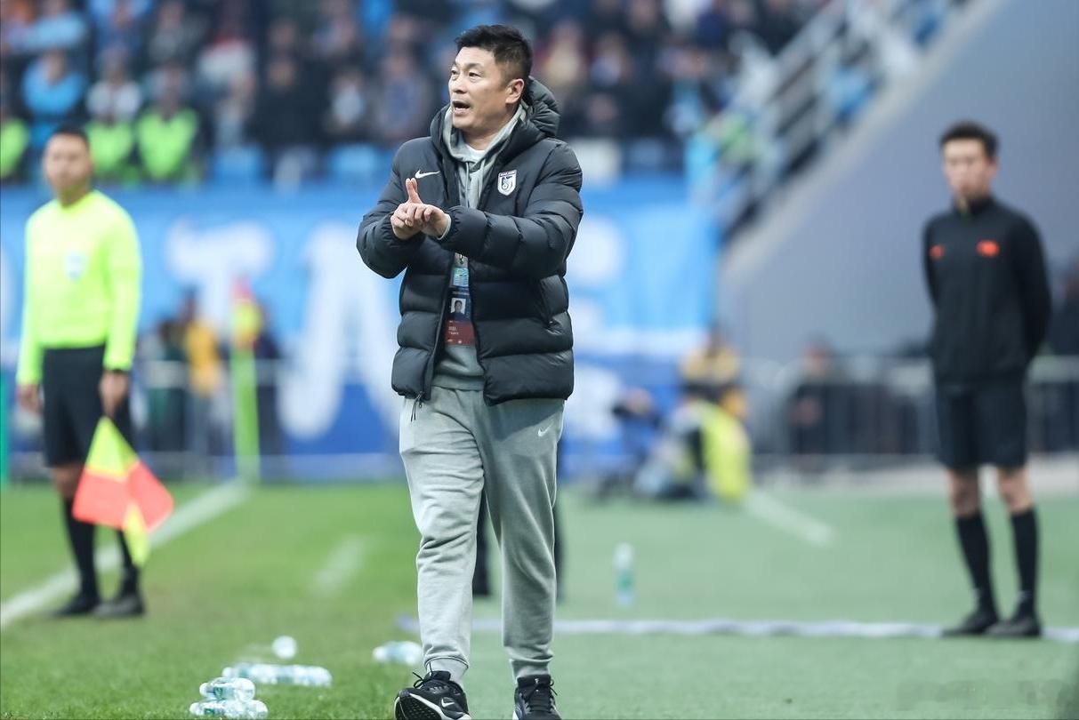 李国旭在接受采访时说，当初竞聘国足主帅，是被“请”去参加竞聘，或者可以说是安排。