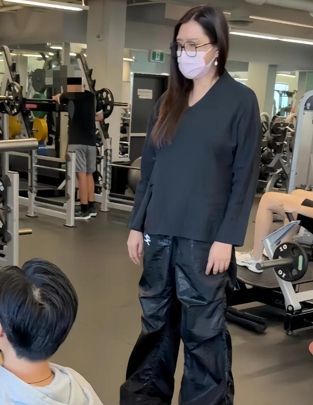 网友健身房偶遇王祖贤来健身