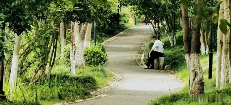 58岁男子把母亲送进养老院，回家对妻子说：我们离婚吧这件事发生在一个普通的