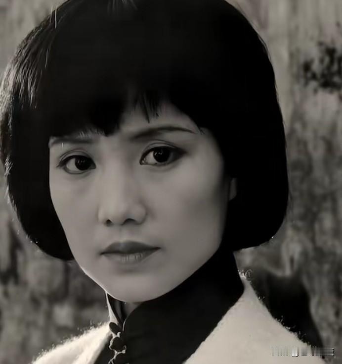 1981年，西安电影制片厂拍摄惊险电影《特高课在行动》，这位美女演员初上银幕，在