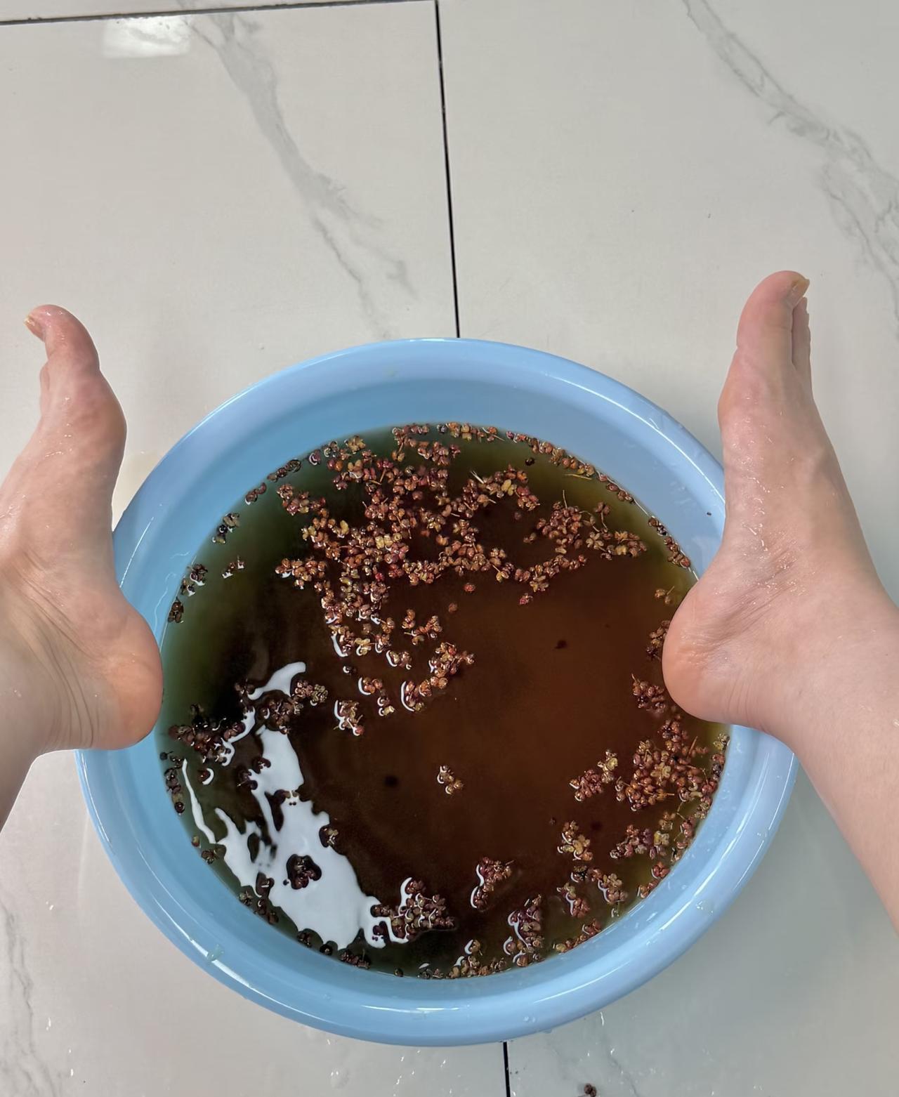 湿气重？别瞎忙！记住这个“祛湿三步走”，一步都别错！总感觉身体沉重、没精神？