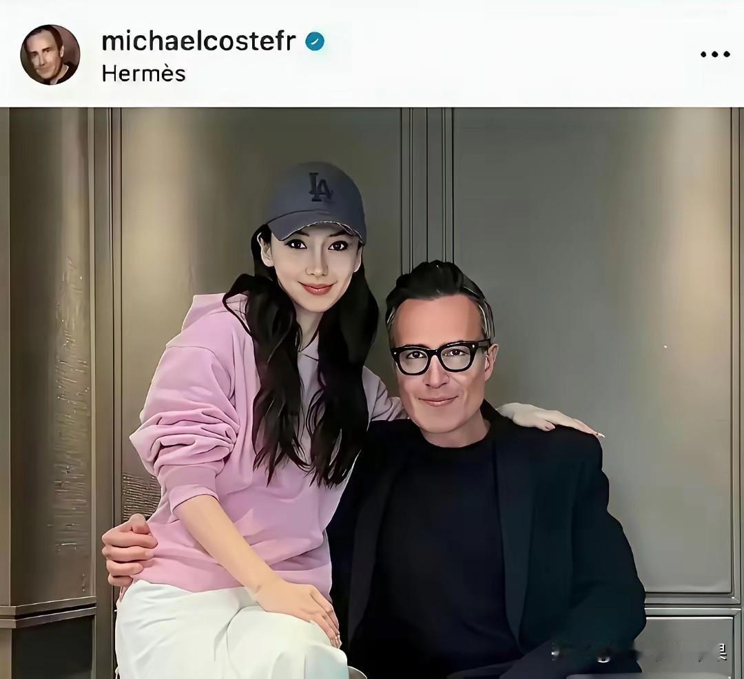 她是怎么做到坐别人腿上不害羞的！[捂脸哭][捂脸哭][捂脸哭]