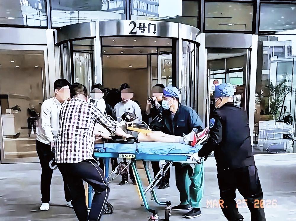 网传的家中跑步延误抢救都是假的！真相是张老师在公司跑步机上突发意外，同事第一