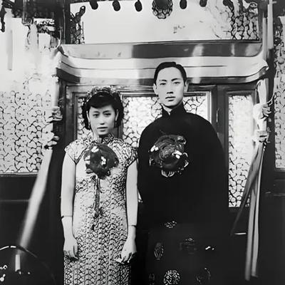 京剧大师张君秋，想再娶20岁女学生。原配妻子气得跑回娘家，一周后却回来。可不久后