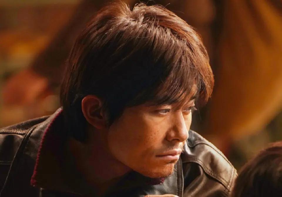 易烊千玺新片《狂野时代》的退票率引发大量关注。猫眼专业版数据显示，11月22日上