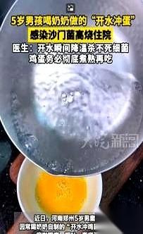 五岁的娃娃，在急诊病床上蜷成了一只惨白的虾米，一口接一口地往外呕。旁边的奶奶死