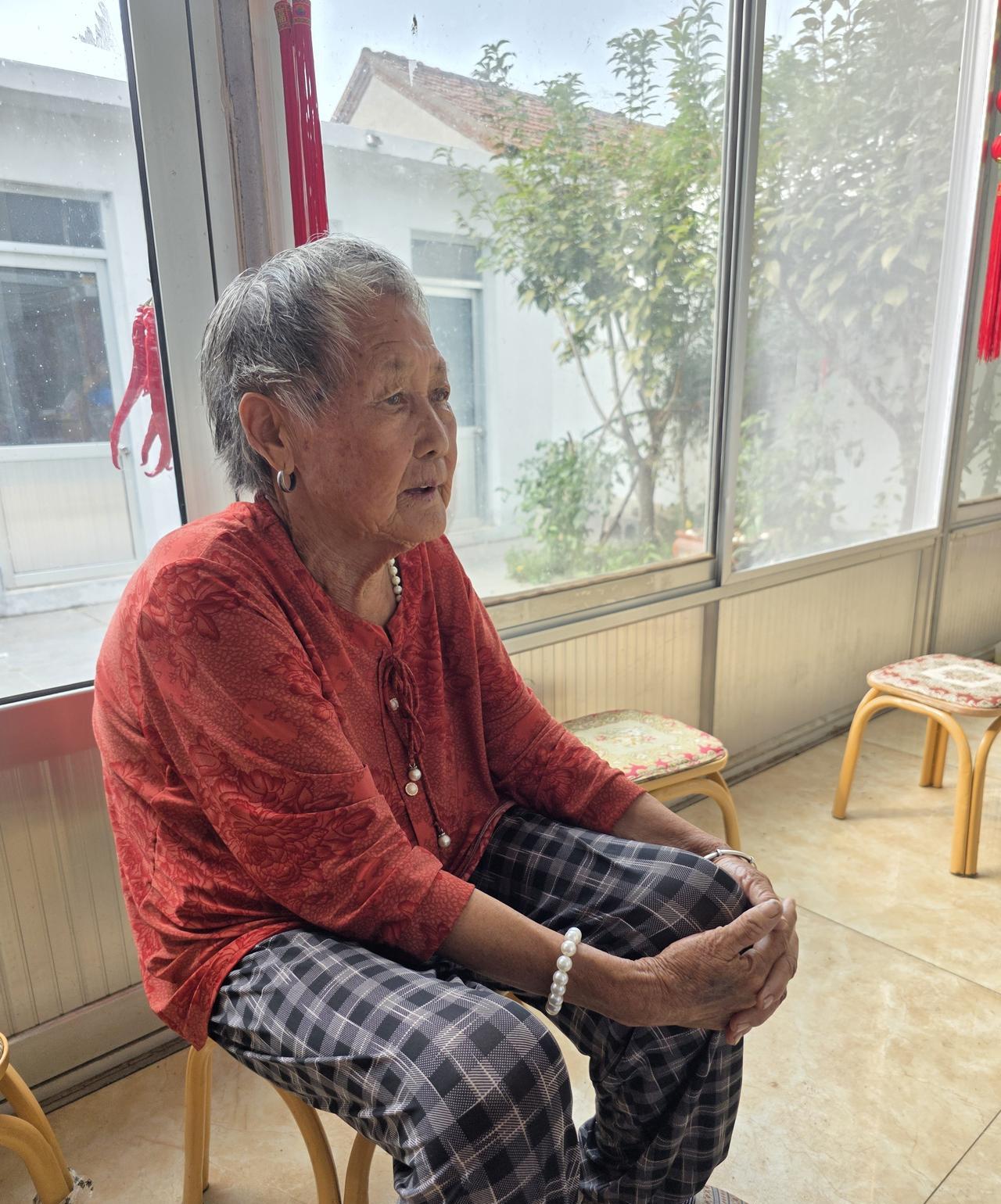 给两个老太太当翻译，真不是容易的事情……一个是79岁嫂子，一个是83岁老娘，俩