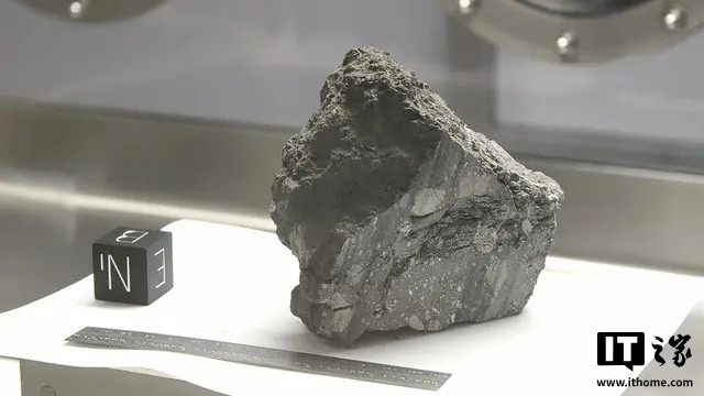 【新研究揭示月球岩石磁性之谜：小行星撞击与微弱磁场共同作用】5月26日消息