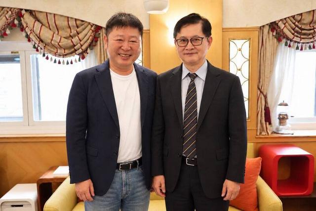 傅崐萁死对头张峻宣布：“台独”富商童子贤出任竞选总部主委距离台湾县市长选举投票