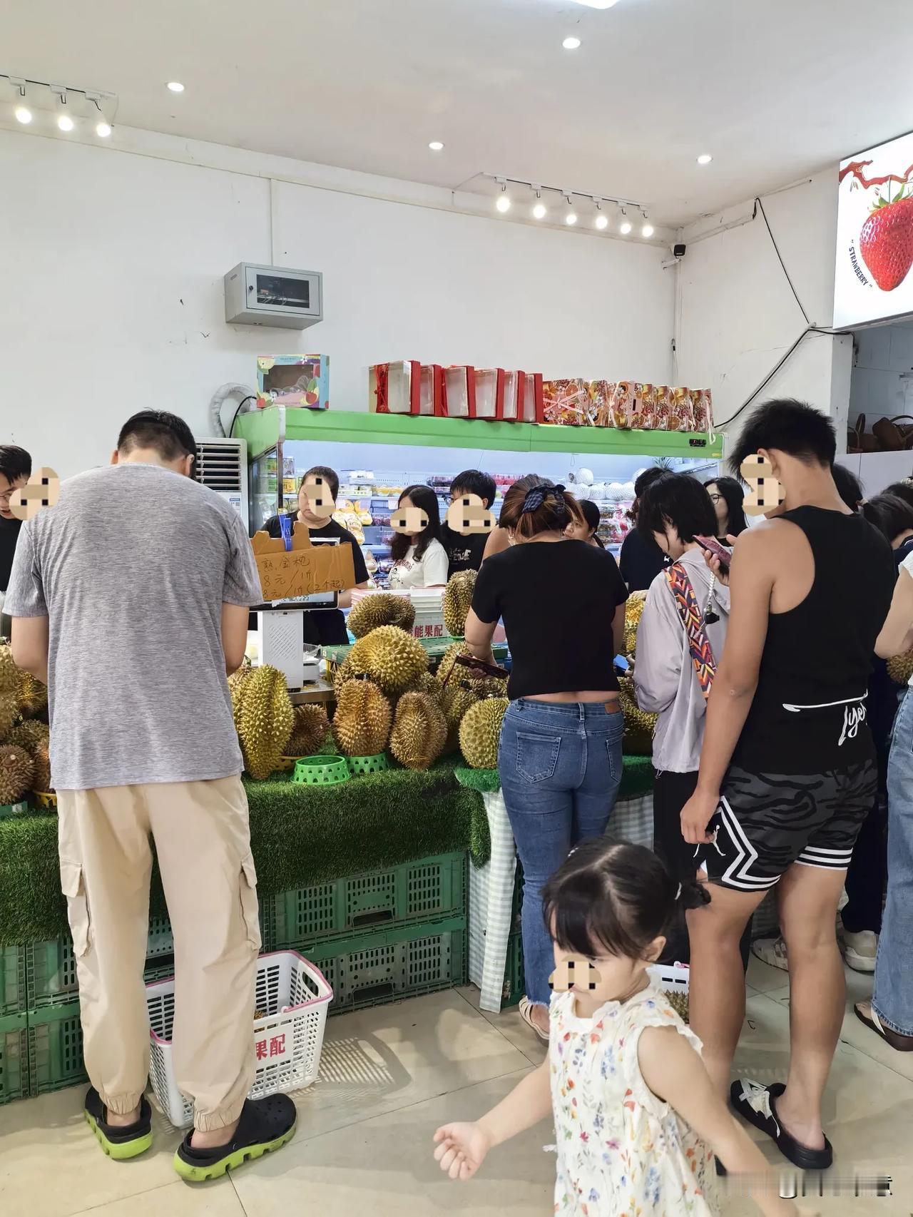 每次经过江门大桥，总有一股浓郁的榴莲味道扑鼻而来。心想：不会是桥边有卖榴莲的吧？