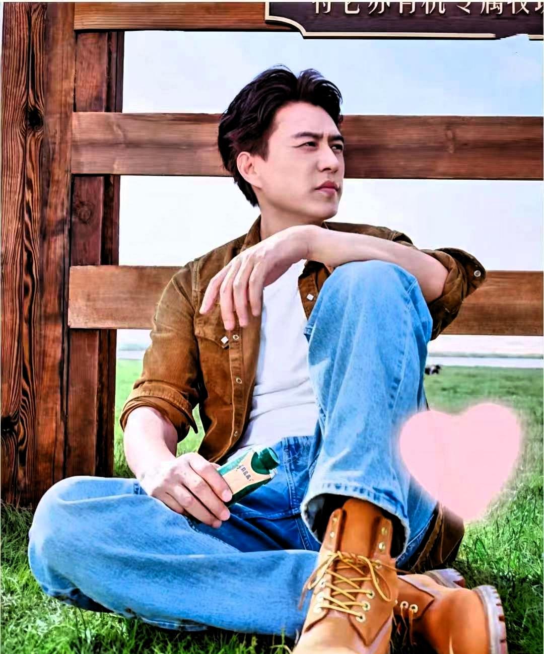 中戏这回是动真格的了，直接倒查五年！起因就是靳东那位博士生导师，居然主动自首了