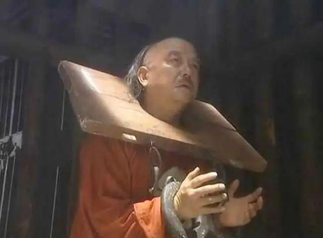 有人说：“经常看有贪官落马，其实制止贪腐很简单，就一条：不管数额多少，一律死