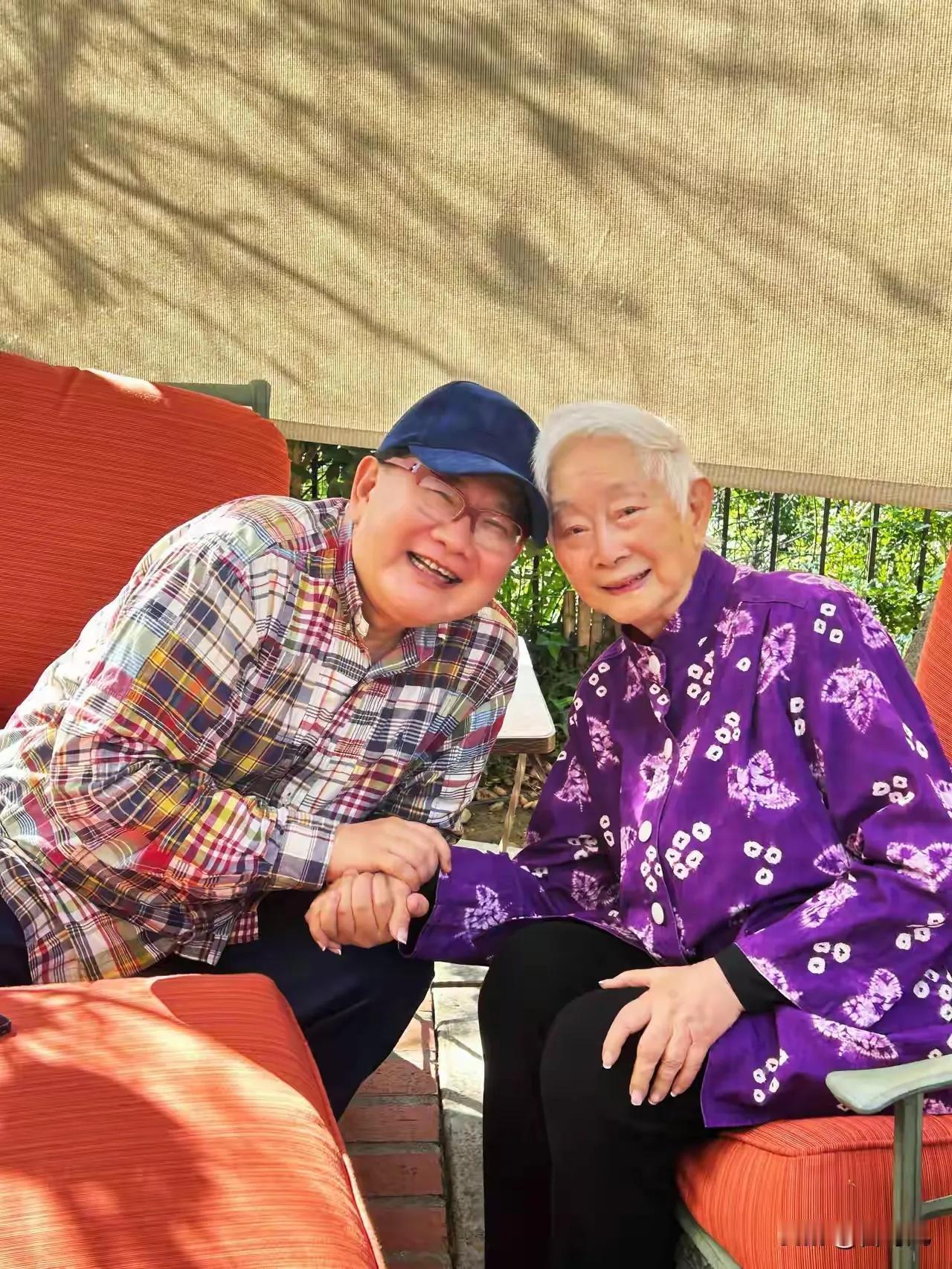 小时候电视里就看过卢奶奶，如今不到一年就百岁还这么年轻优雅[赞][玫瑰]