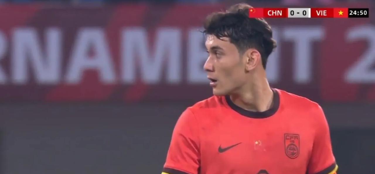 拜合拉木错失单刀良机，熊猫杯中国U22国青迎战越南U22，中国队虽然人员不整，但