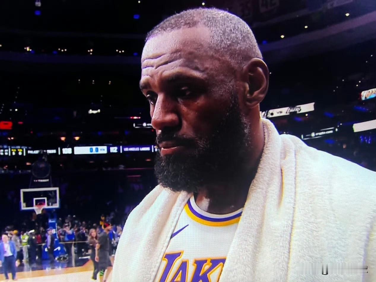 詹姆斯太谦虚了！今天，詹姆斯打出了截止目前本赛季的最佳表现，末节独得12分3