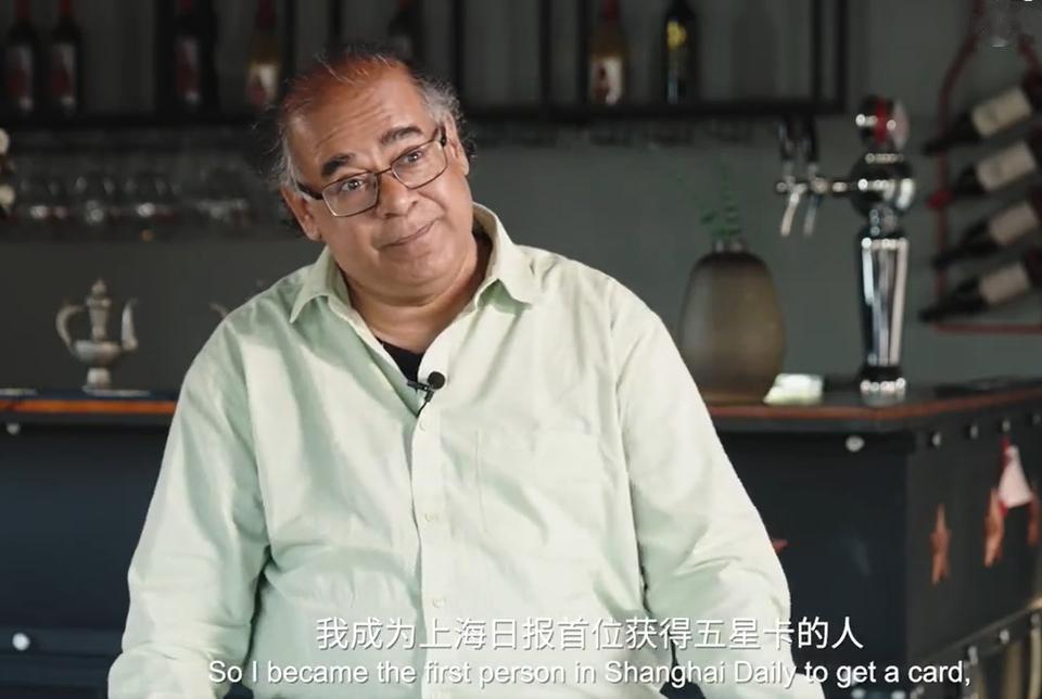 印度音乐家哈恩在中国待了26年了！哈恩申请五星卡很多次了，但是没成功，过程是