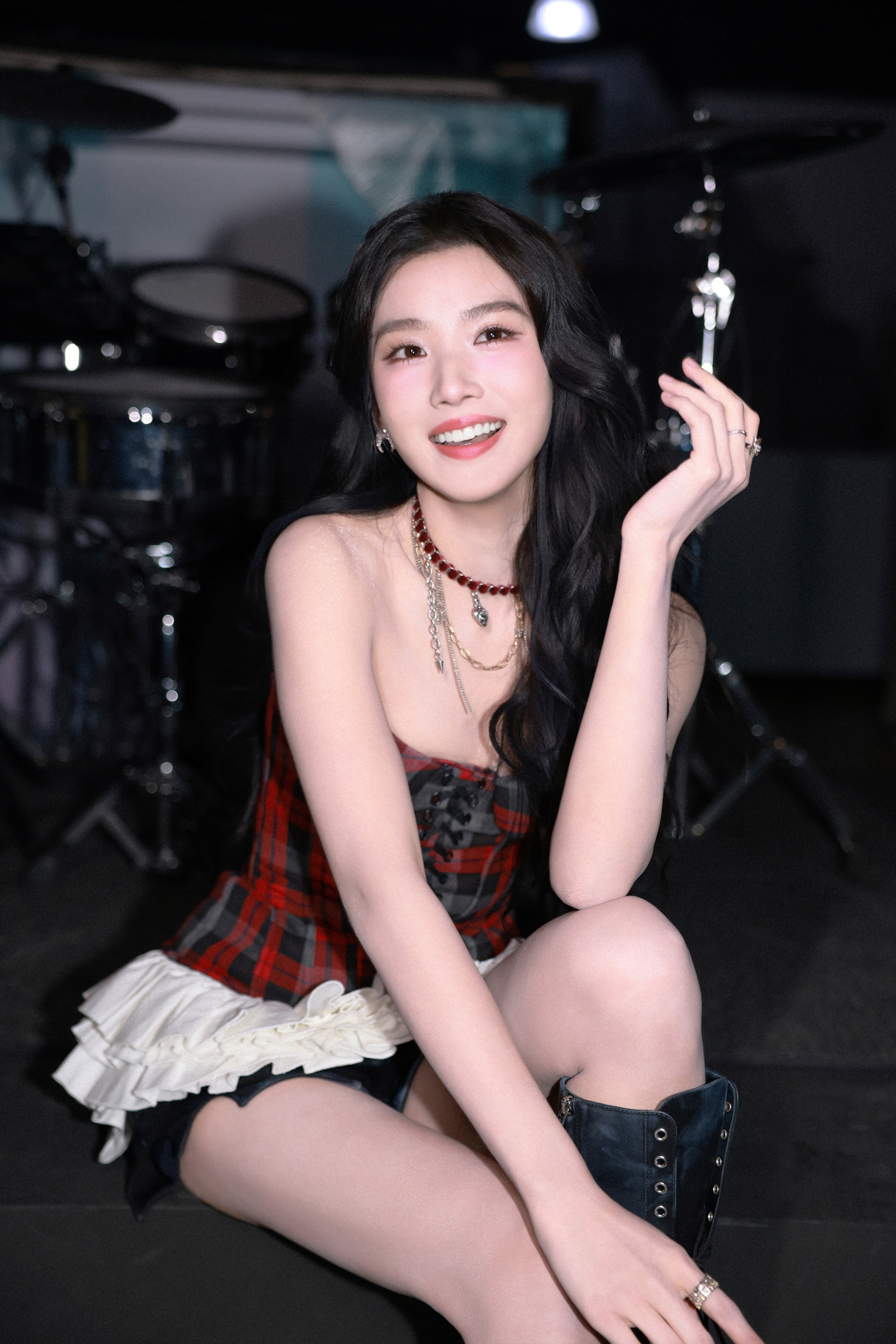 张集骏卢昱晓身高差卢昱晓新年营业照，祝大家元旦快乐🧧