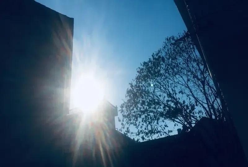 真正大彻大悟之人皆有15种表现1、心如止水，不为外物所扰。2、看淡名利，追寻
