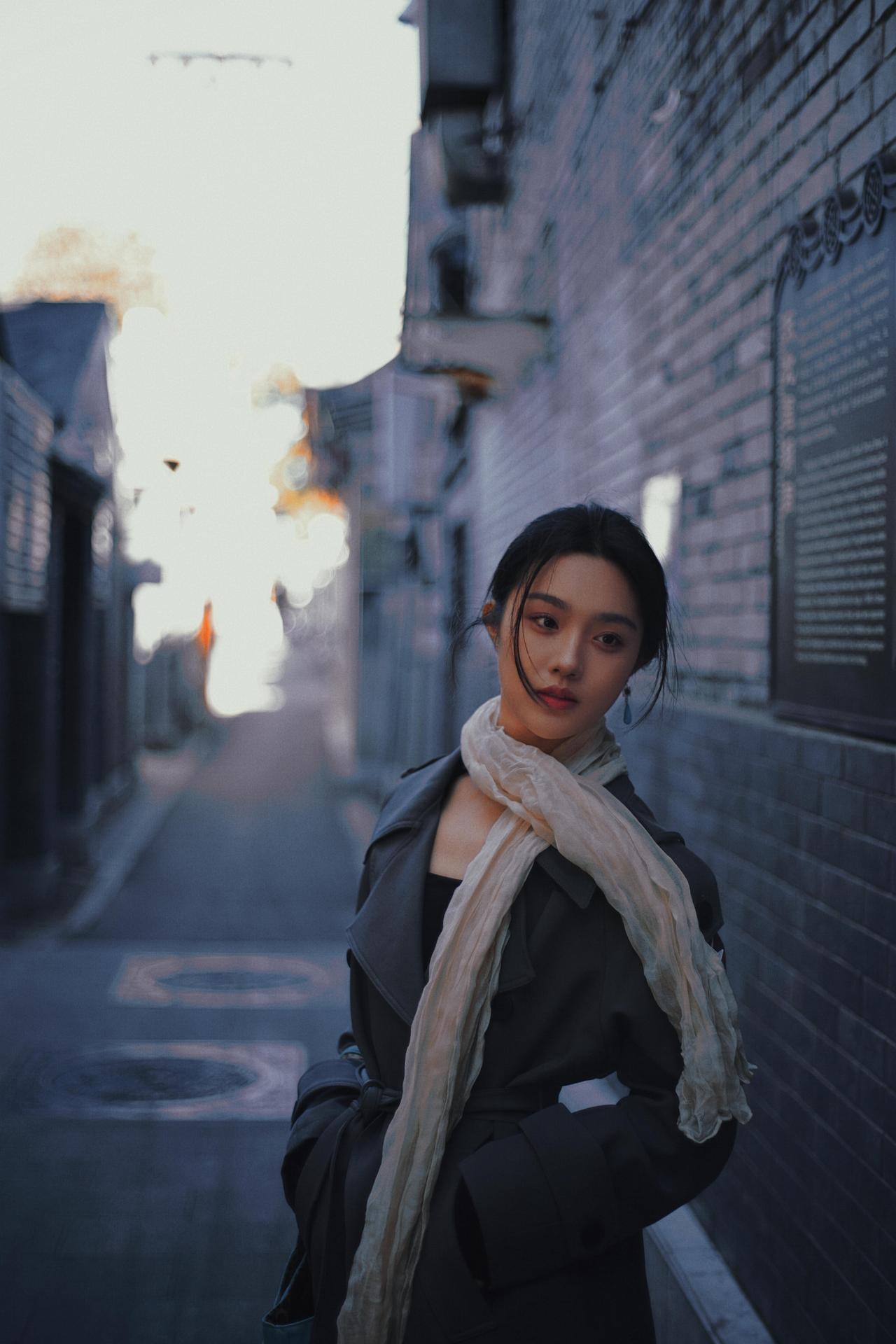 人像摄影的冬日风格，其照片的核心魅力在于“复古风格”与“现代审美”的冬日对话。服