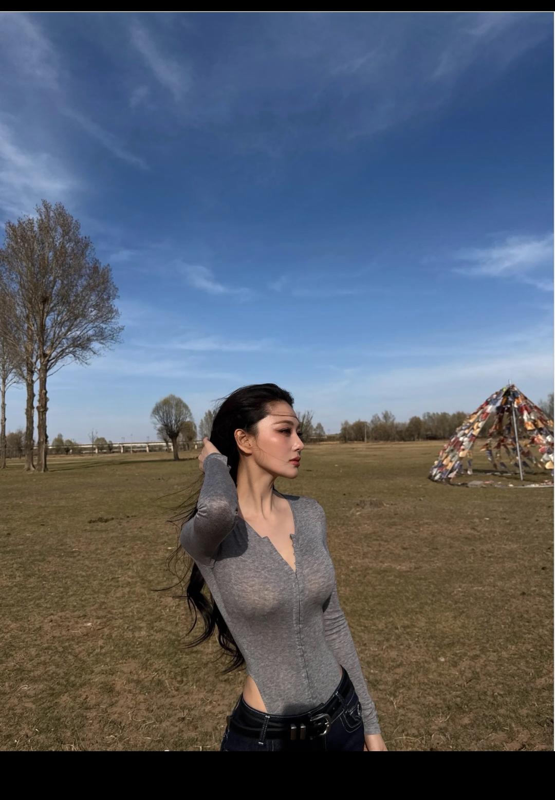 她这辈子做的最聪明的一件事情就是在合适的年龄成家立业生孩子，而且找一个这样的老公