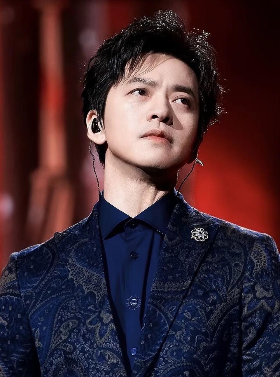 其实关于怎么尊重版权，李健老师早就给单依纯打了个样！当初在《我是歌手》上，