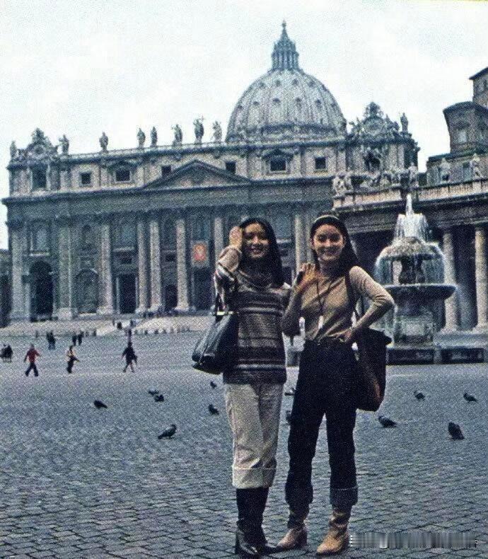 若论美貌，能与林青霞一较高下的，唯有胡茵梦。顶级美女势均力敌的颜值，着实养眼。