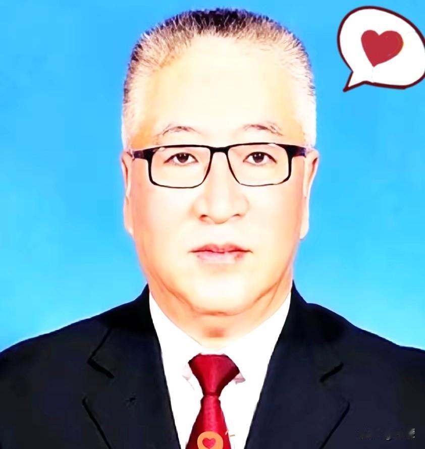 海口那位原检察长李思阳，进去了。这事儿有意思在哪呢？调查组找他，他不是求饶，