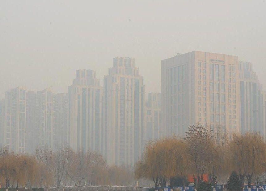 入冬后北方时不时雾霾锁城，南方更是离谱，连续多日晴天，往后十几天依旧没雨。气