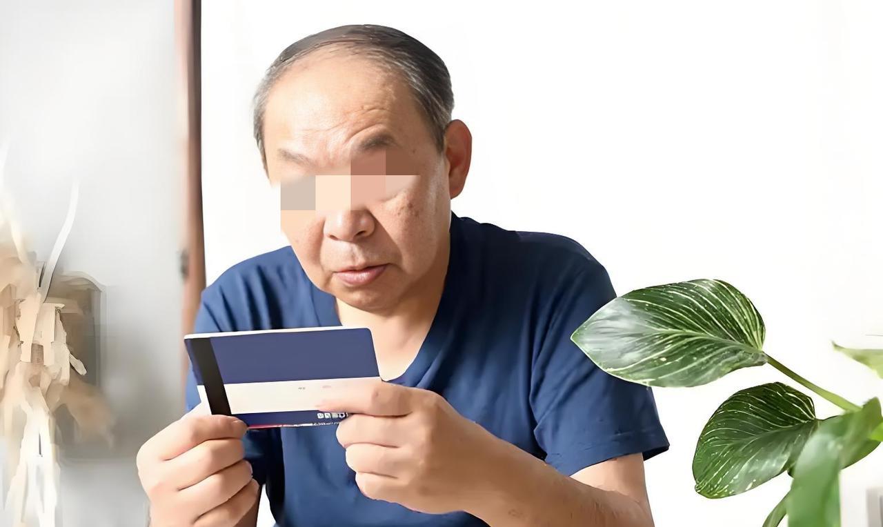吉林长春，7旬老人收拾亡妻遗物时，翻出一本存有60万存款的存折，去银行取钱时却没