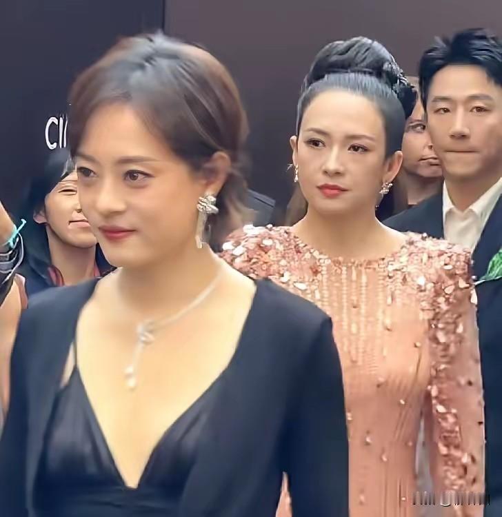 章子怡孙俪谁更漂亮？在2025年12月的公开活动中，两人同框时的外貌细节引发讨论