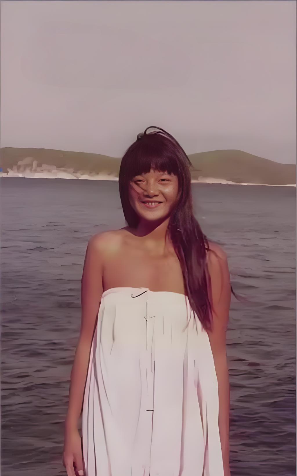 挺吓人的。20世纪80年代，洪晃从美国归来，担任一家外资企业的南京代表，年薪高达