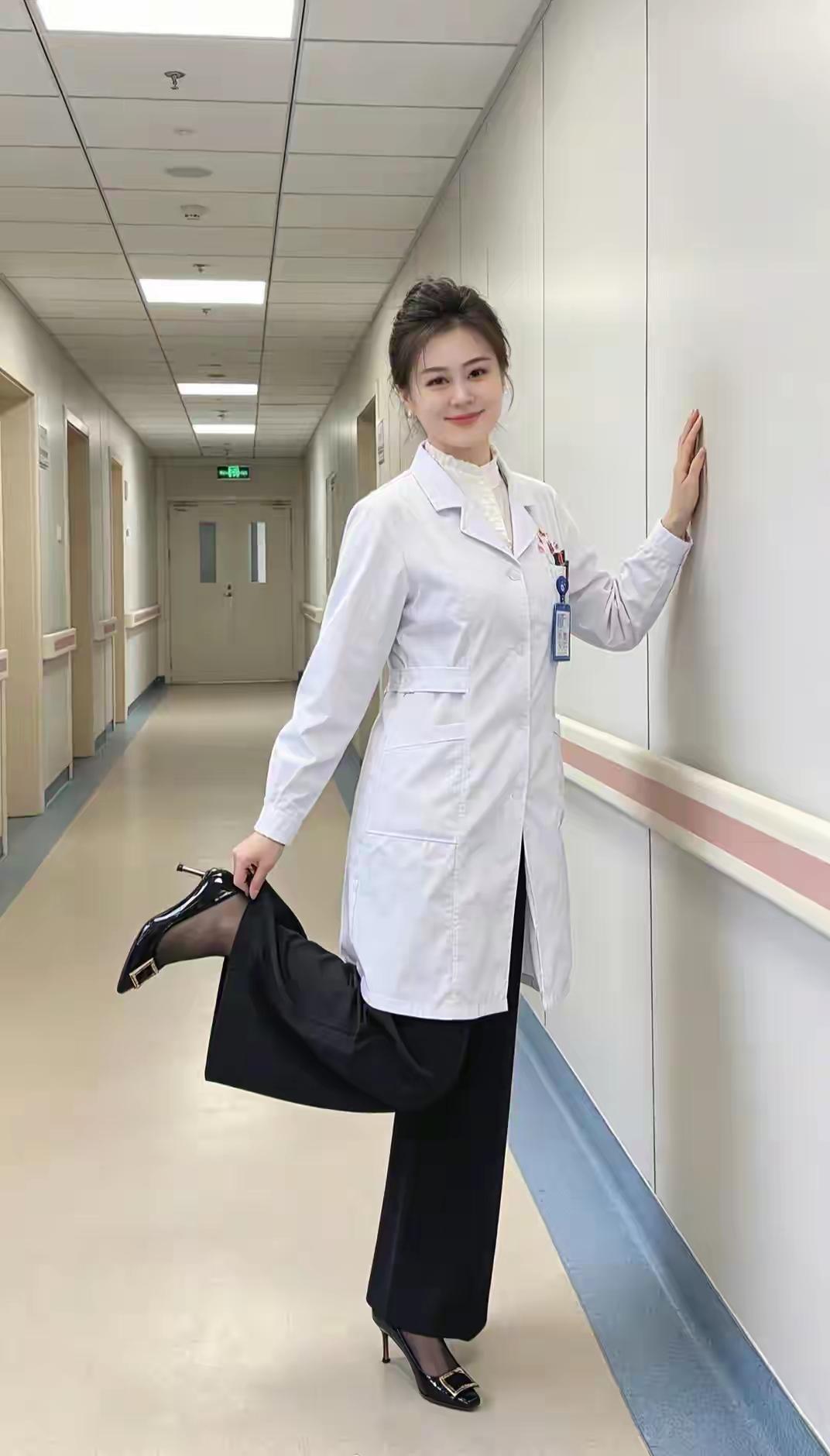 主任查房前的最后准备。