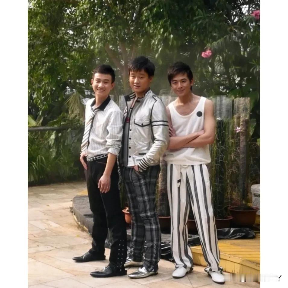 2006年，文章与佟大为和朱雨辰的留影旧照，那时候文章22岁，佟大为27岁，朱雨