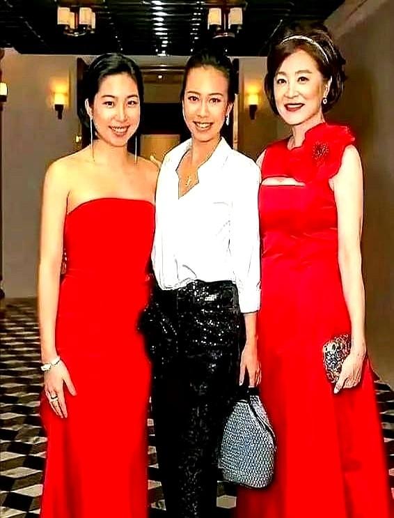 苦等18年，林青霞为何转身嫁富商？1973年拍《窗外》就跟秦汉戏假情真，可人