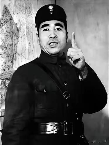 他的军事才能是举世公认的，在非常年轻的时候，就指挥千军万马，立下过赫赫的战功，每