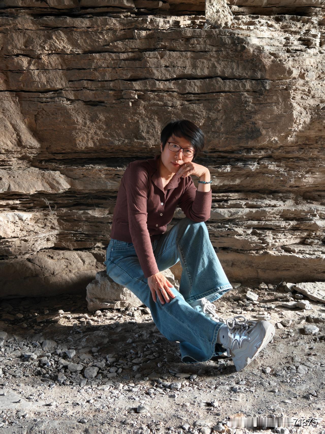 哎呀，咱们中年女人啊，就该多跟年轻的姑娘出去拍拍照，尤其是自己的女儿。我