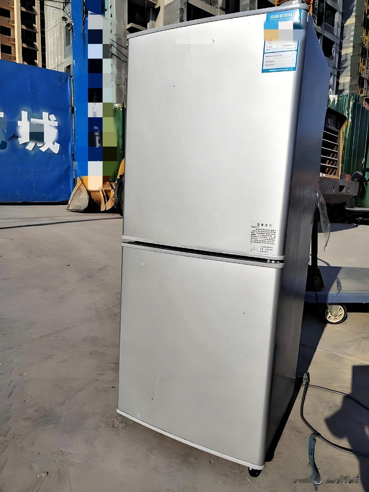 “闯大祸了！”山东青岛，男子大扫除看家里旧冰箱碍眼，直接卖给收废品的，老母亲回来