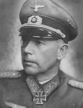 1944年，6万德军被十倍之数的苏联红军包围，苏军派人去劝降，没曾想，施特默尔曼