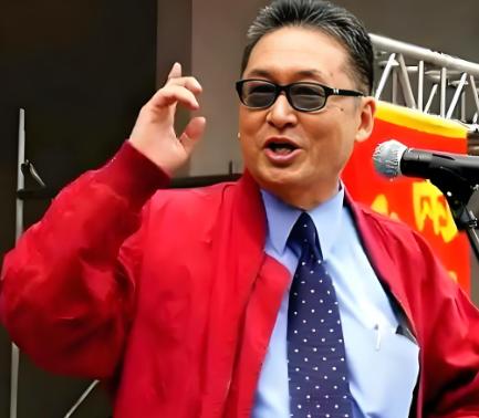 李敖说：“没钱的人，一眼就能看出来愁眉苦脸，眼神空洞。当你有了50万，眼