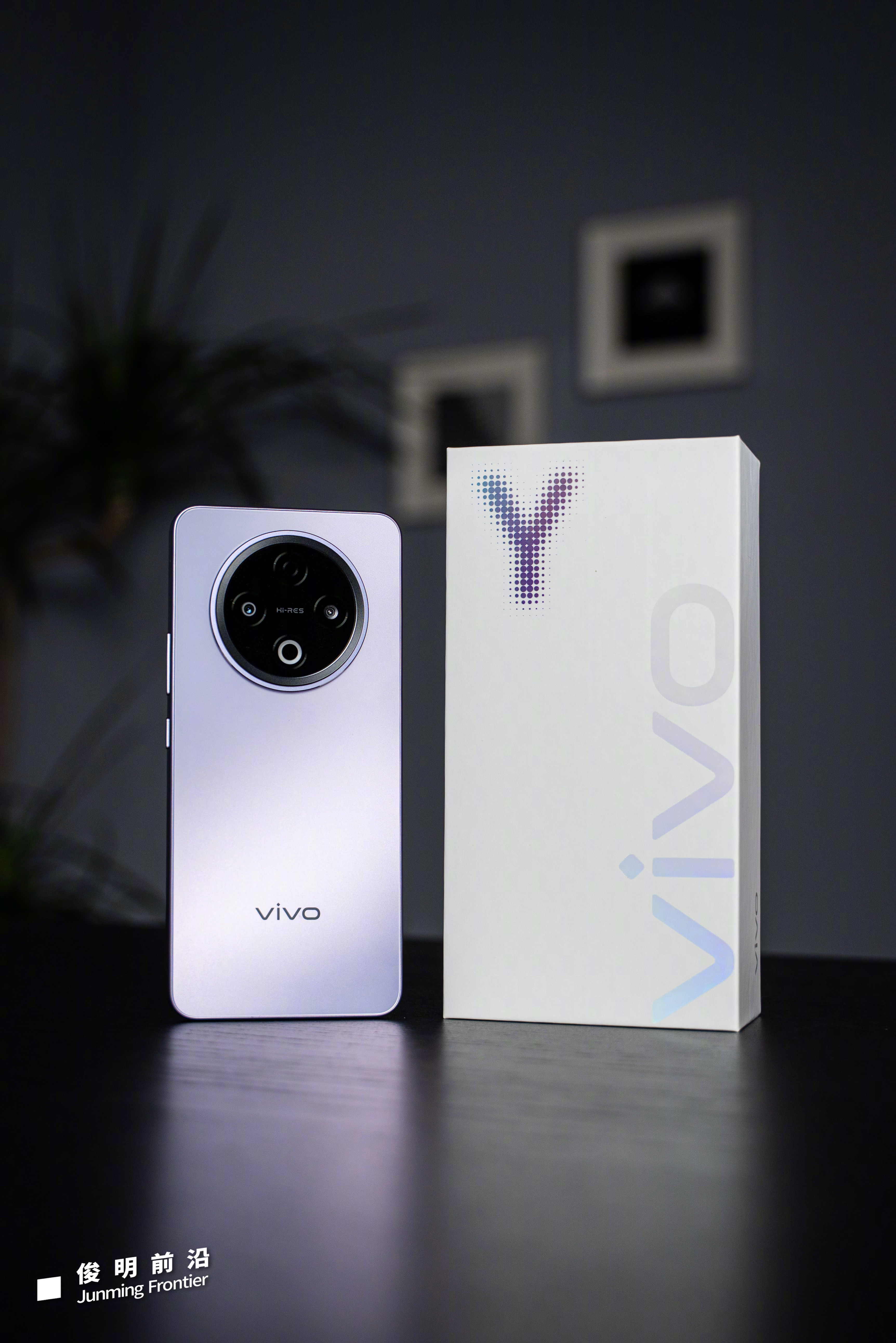 今天给大家带来全新vivoY500的使用体验，以“续航耐用双灭霸”的定位，带来