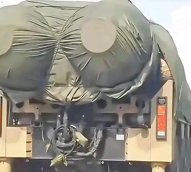 中国的“红旗”防空反导系统，分段防御、从高到低，防空反导反隐身、各司其职。
