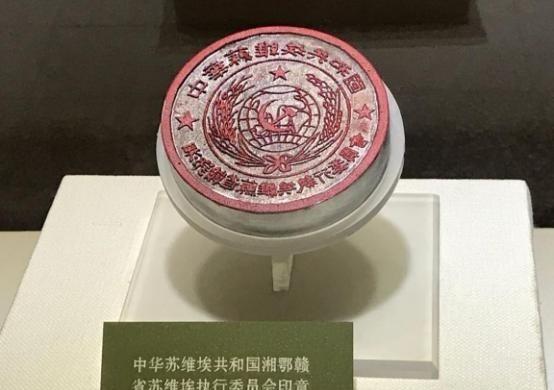 1963年，伐木工在山中捡到一枚印章，中央随即调3辆卡车士兵搜山一枚被埋藏近