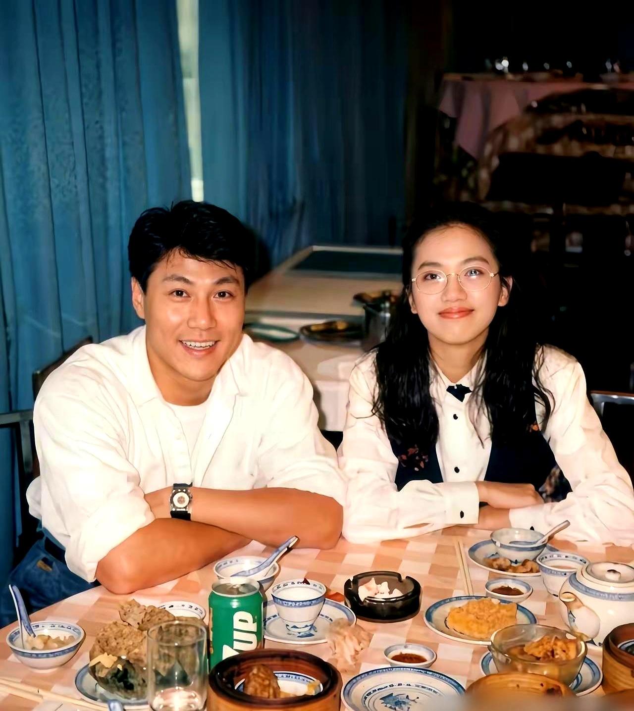 梅艳芳这辈子最接近婚姻的一次，大概就是跟林国斌那八年了吧。1991年俩人同框吃