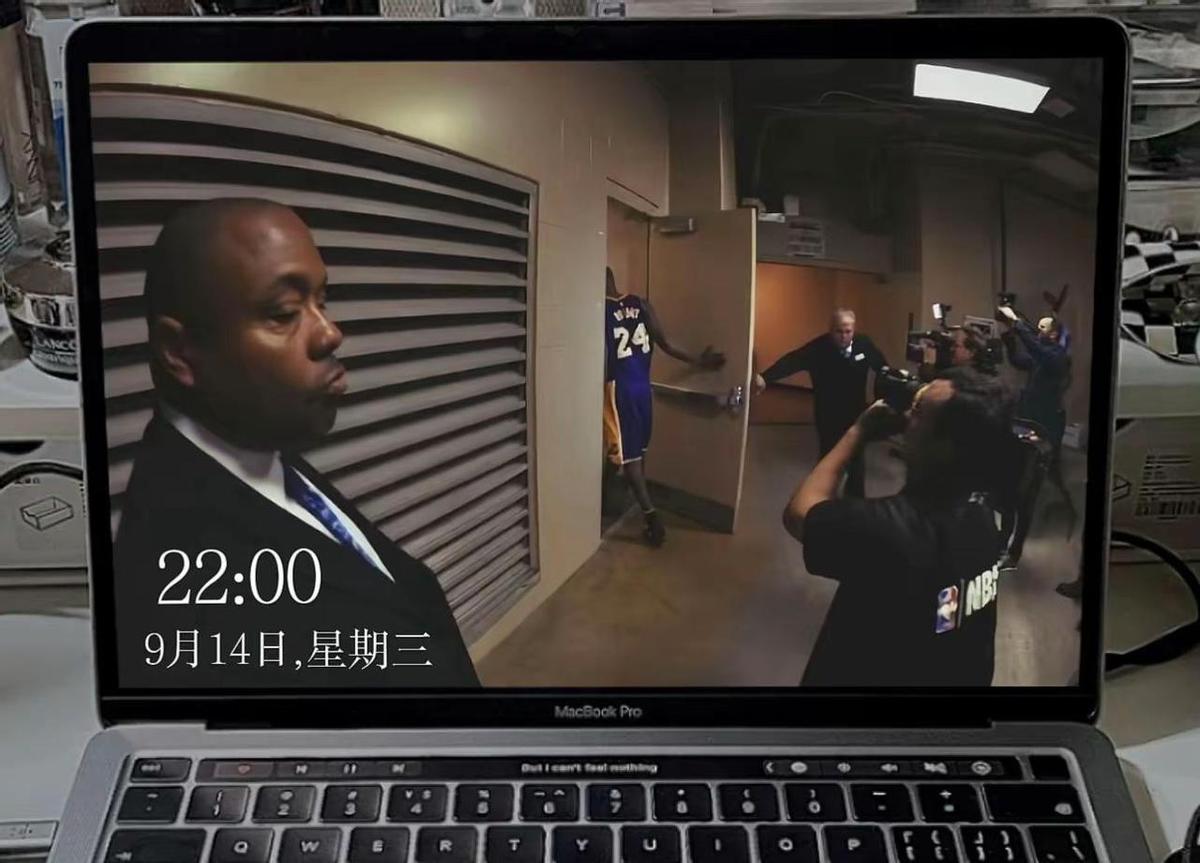 科比走了，但黑曼巴没死。训练馆五点的灯，还在亮。孩子练球到半夜，没人喊累，因