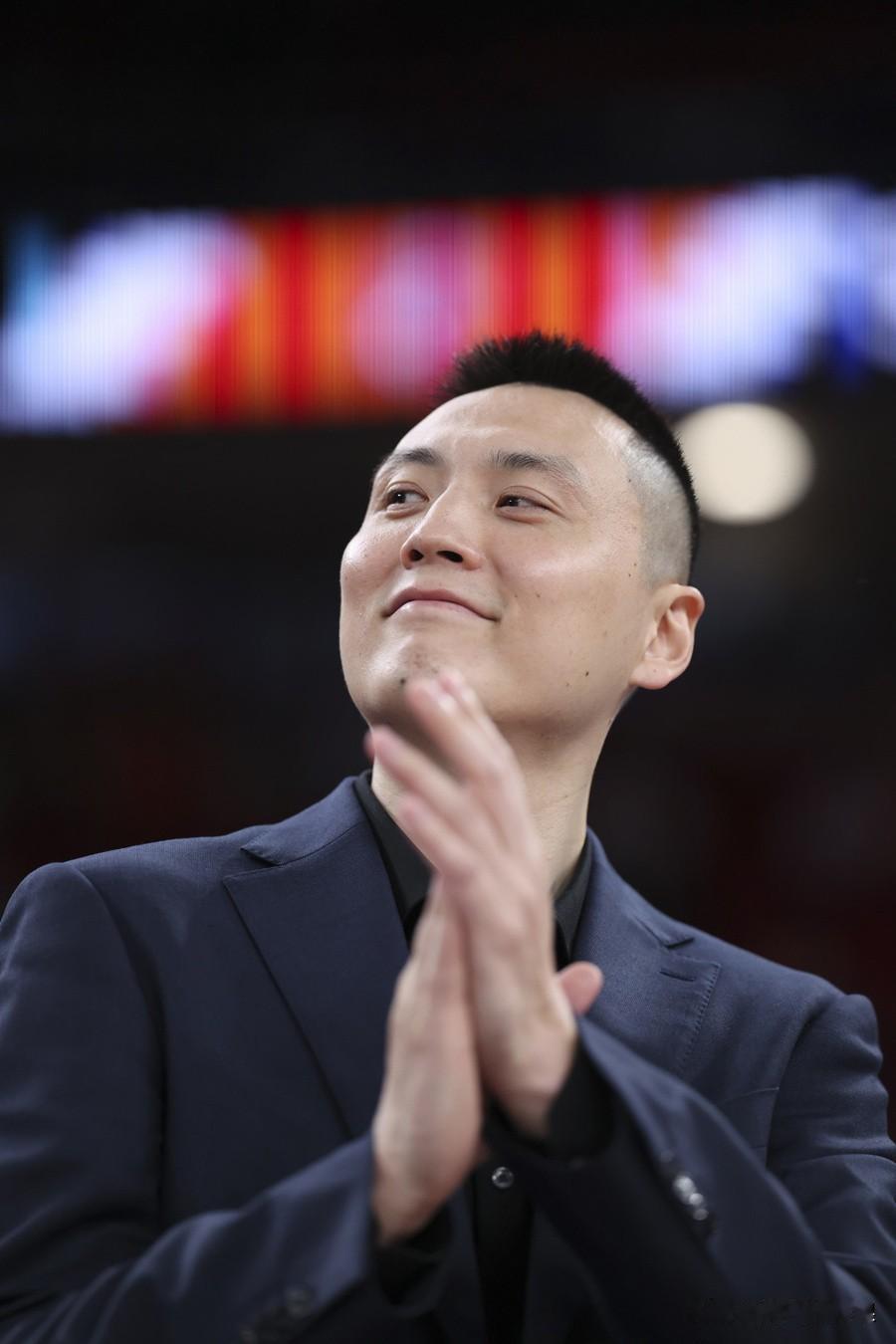 上海男篮主教练卢伟错失良机！据CBA资深媒体人爆料:NBA首轮新秀阿祖布伊克